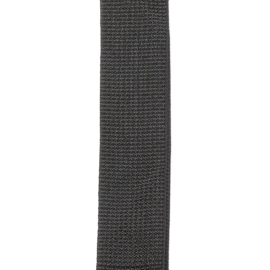 Detail of the fabric of the black strap