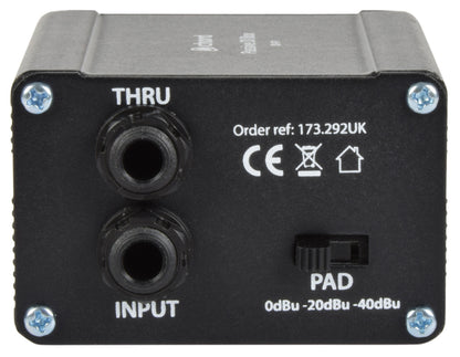 Black metal rectangular box with one thru jack socket and one input jack socket.  A plastic toggle-switch for 3 different decibel settings.