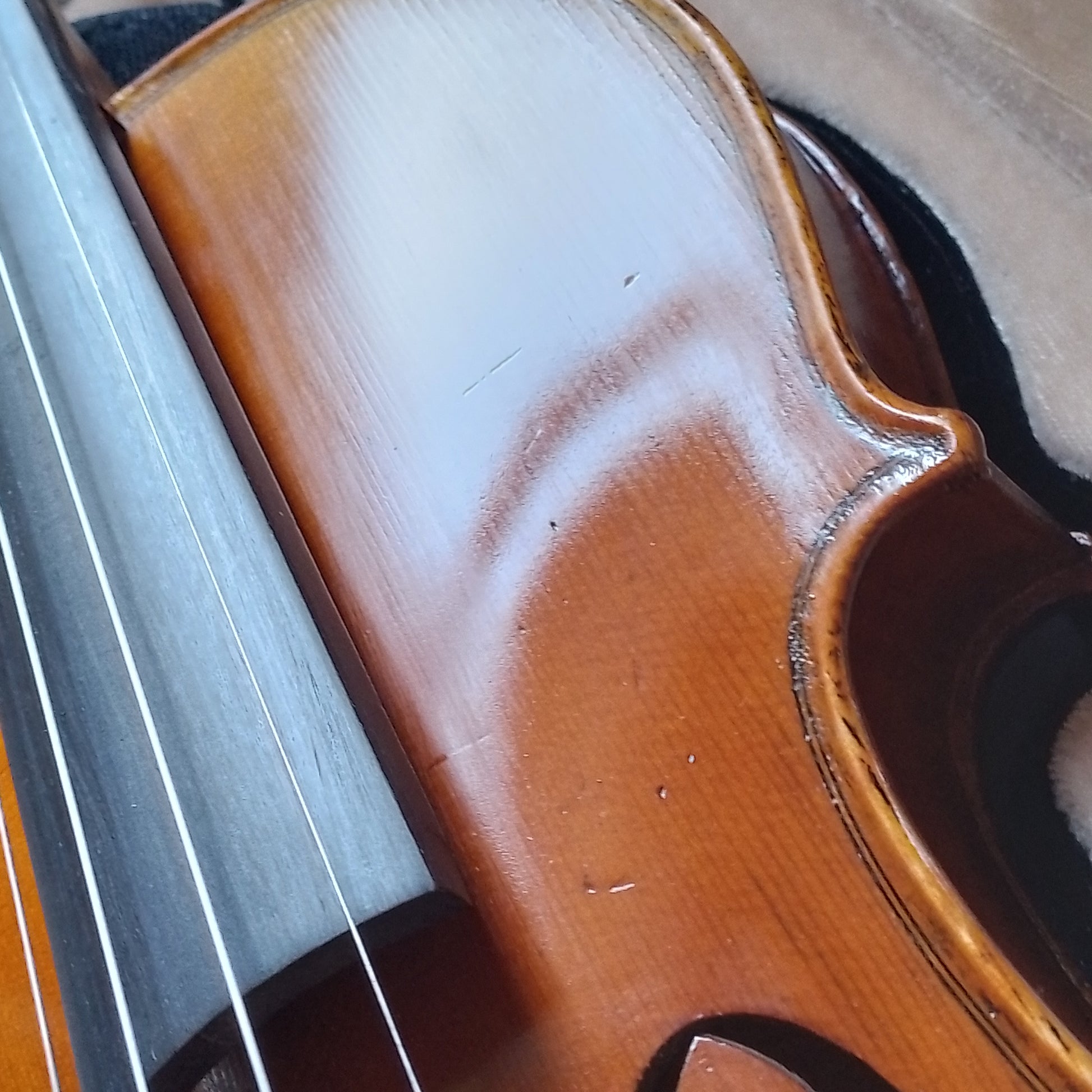 Detail of aging technique on the violin top (right hand side)